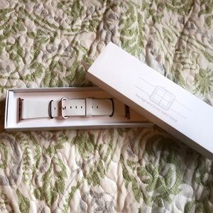 BRAND NEW White/Rose Gold Leather Apple Watch